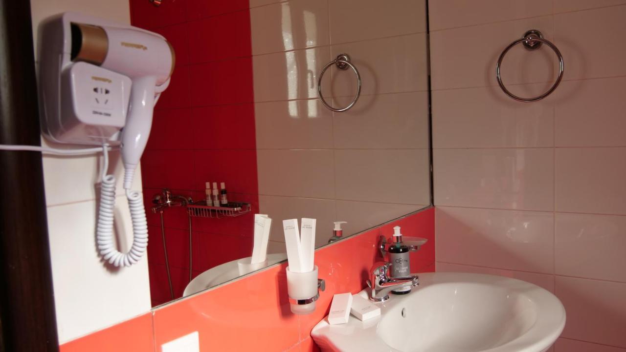 Beva Hotel Sarandë エクステリア 写真