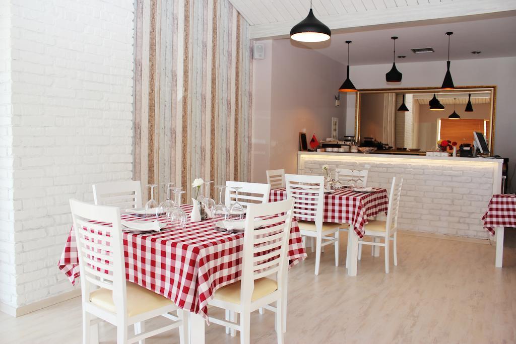 Beva Hotel Sarandë エクステリア 写真
