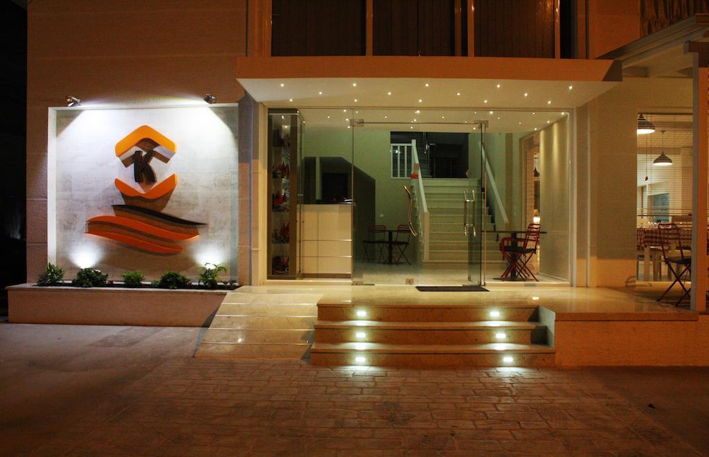 Beva Hotel Sarandë エクステリア 写真