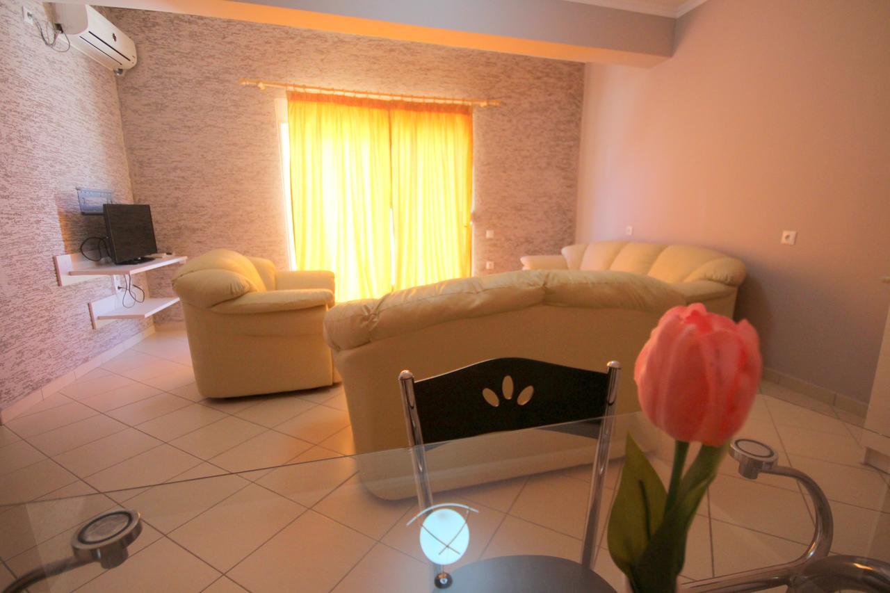 Beva Hotel Sarandë エクステリア 写真