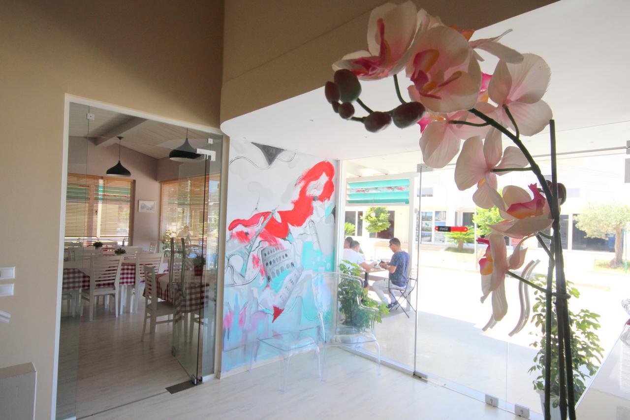 Beva Hotel Sarandë エクステリア 写真
